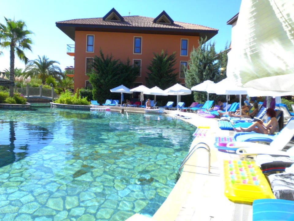 Am Pool Club Grand Aqua