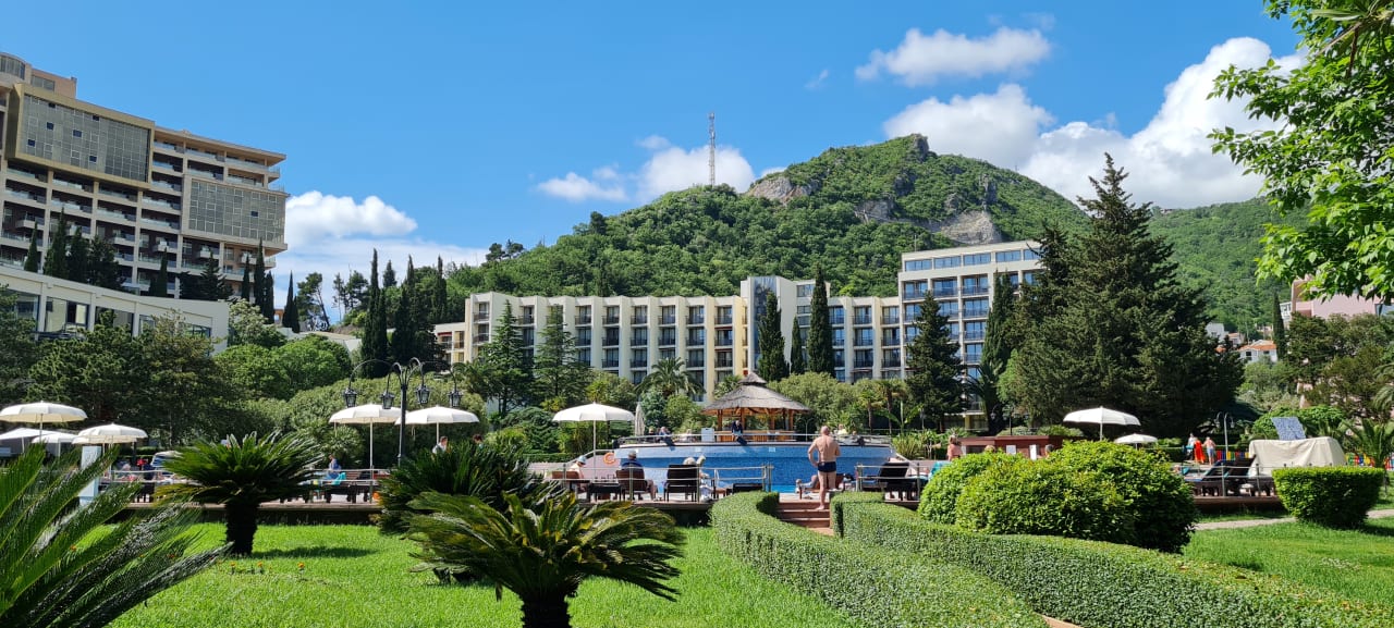 Gartenanlage Iberostar Waves Bellevue