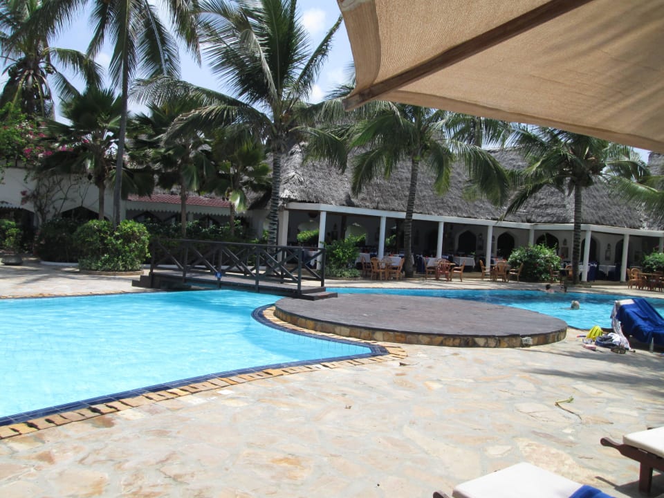 Pool mit Brücke Sultan Sands Island Resort & Spa
