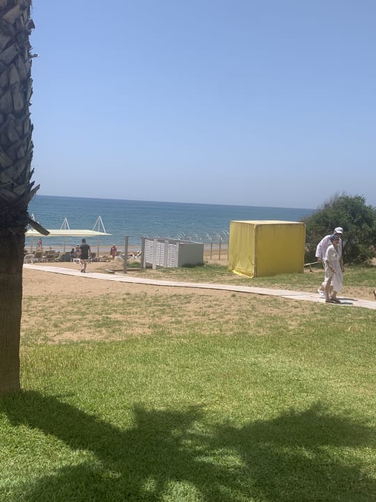 Strand Hotel Victory Resort