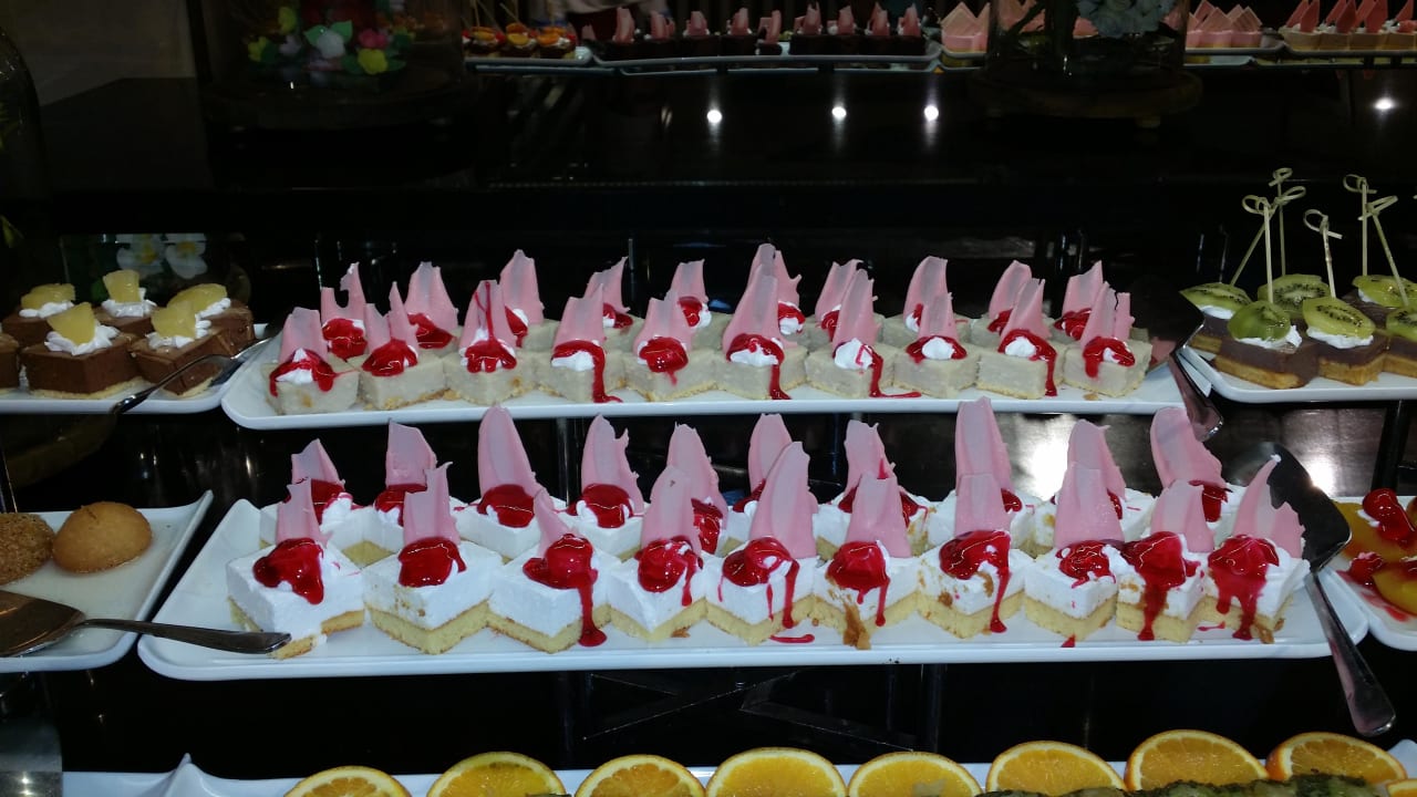 Leckere Kuchentheke Hotel Botanik Platinum