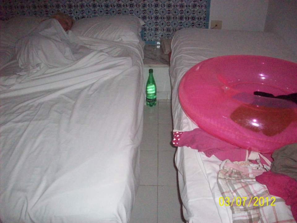 Durchgang Doppelbett Beistellbett Houda Golf & Beach Club