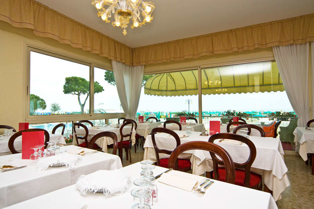 Sala ristorante fronte mare Hotel Janeiro