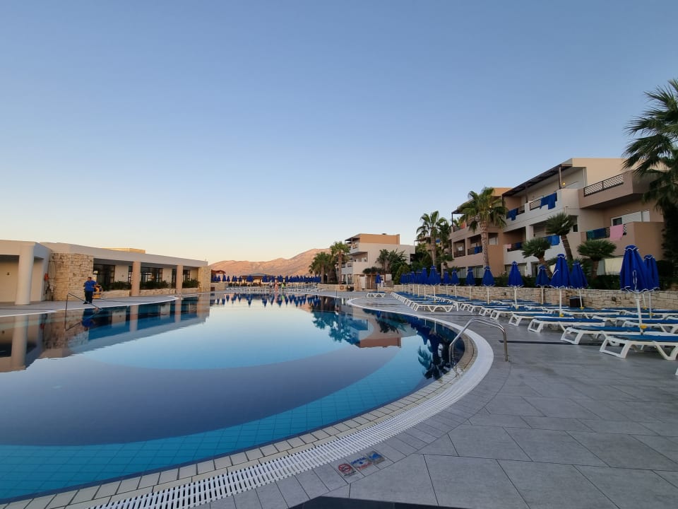 Pool Grand Hotel Holiday Resort