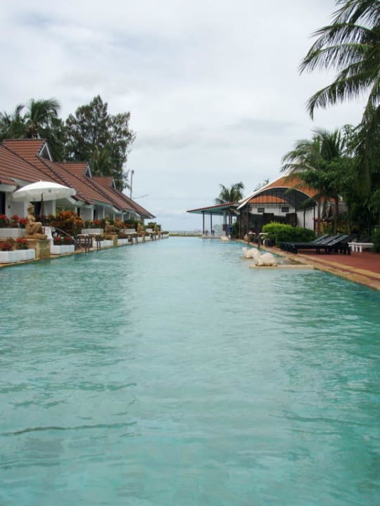 Schöner langer Pool Hotel The Privacy Beach Resort & Spa