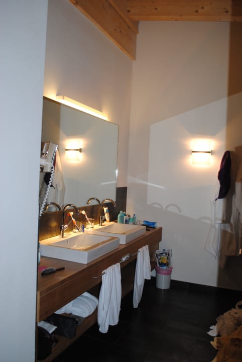 Unser grosszügiges Bad STROBLHOF Active Family SPA Resort