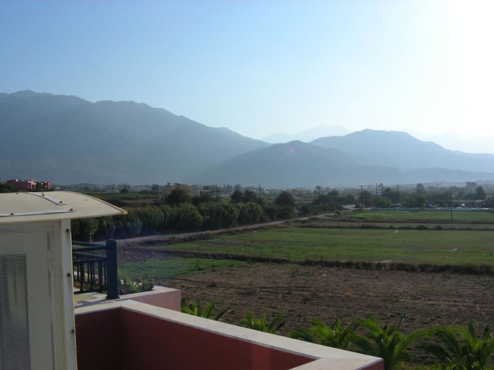 Blick vom Balkon nach links Hydramis Palace Beach Resort