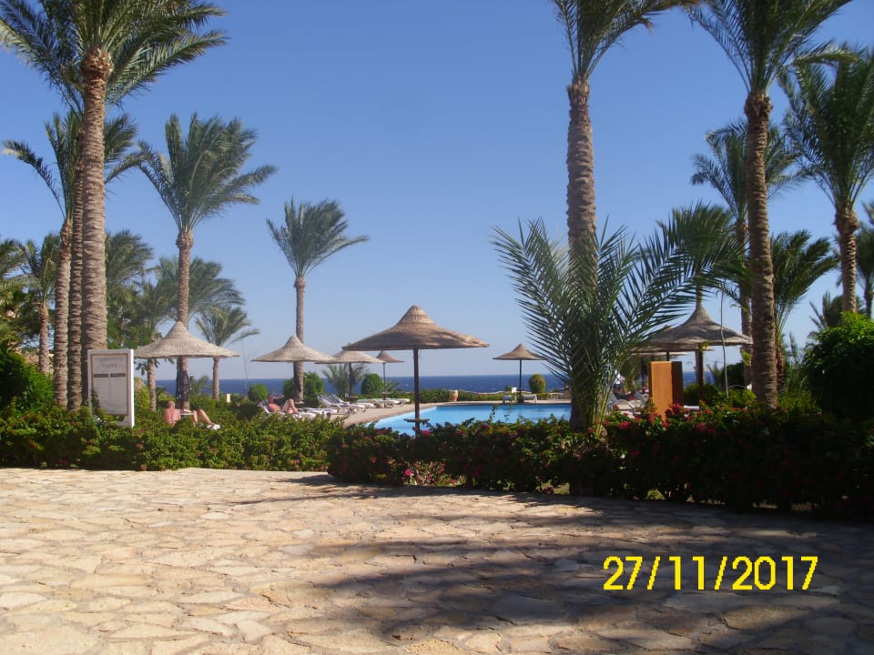 Pool Tamra Beach Resort