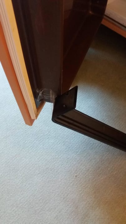 Kaputte Minibar Hotel Athos Palace