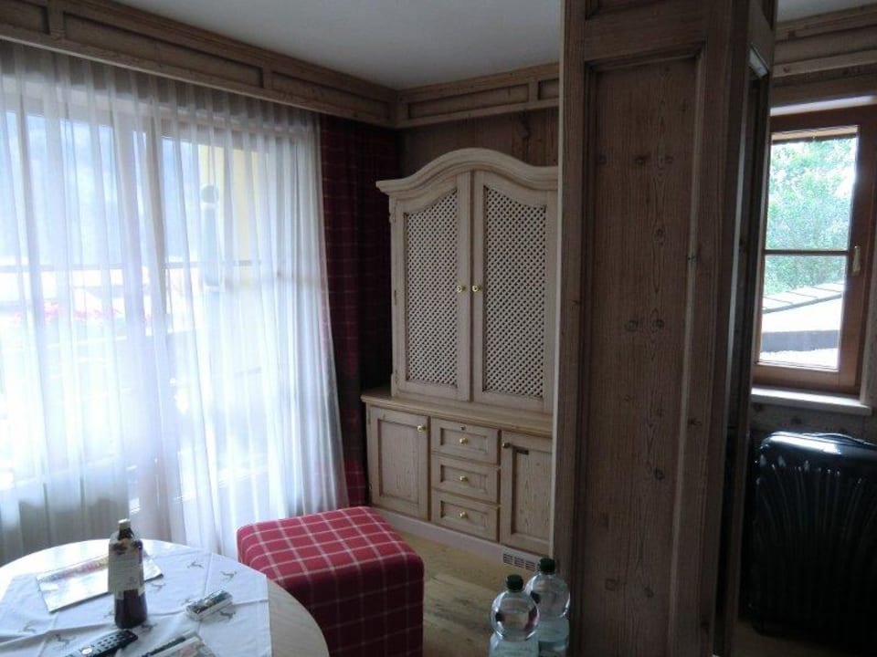 Zimmer Typ Aggenstein mit TV im Schrank Wellnesshotel Engel