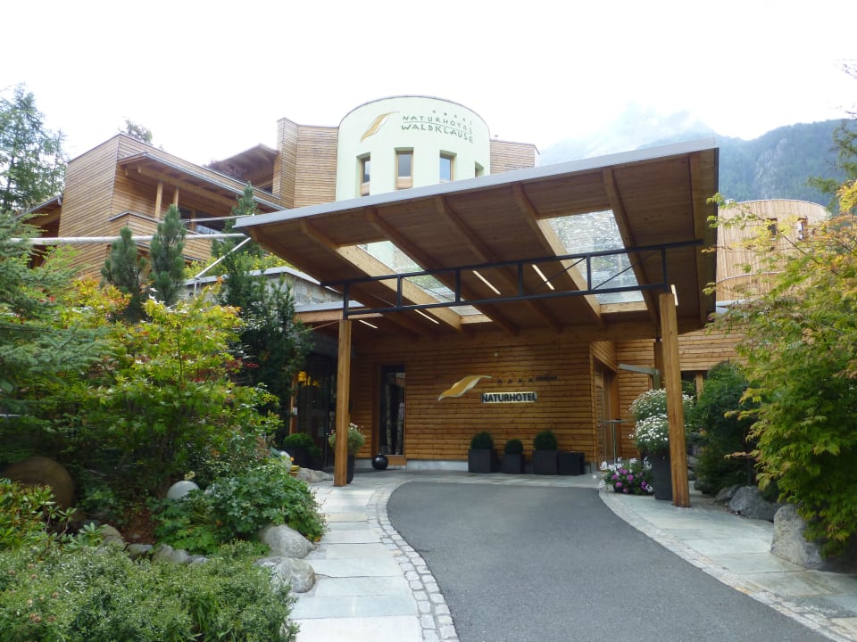 Hoteleingang Naturhotel Waldklause