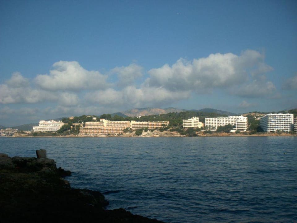Blick von der anderen Seite auf das Hotel Iberostar Selection Jardín del Sol Suites