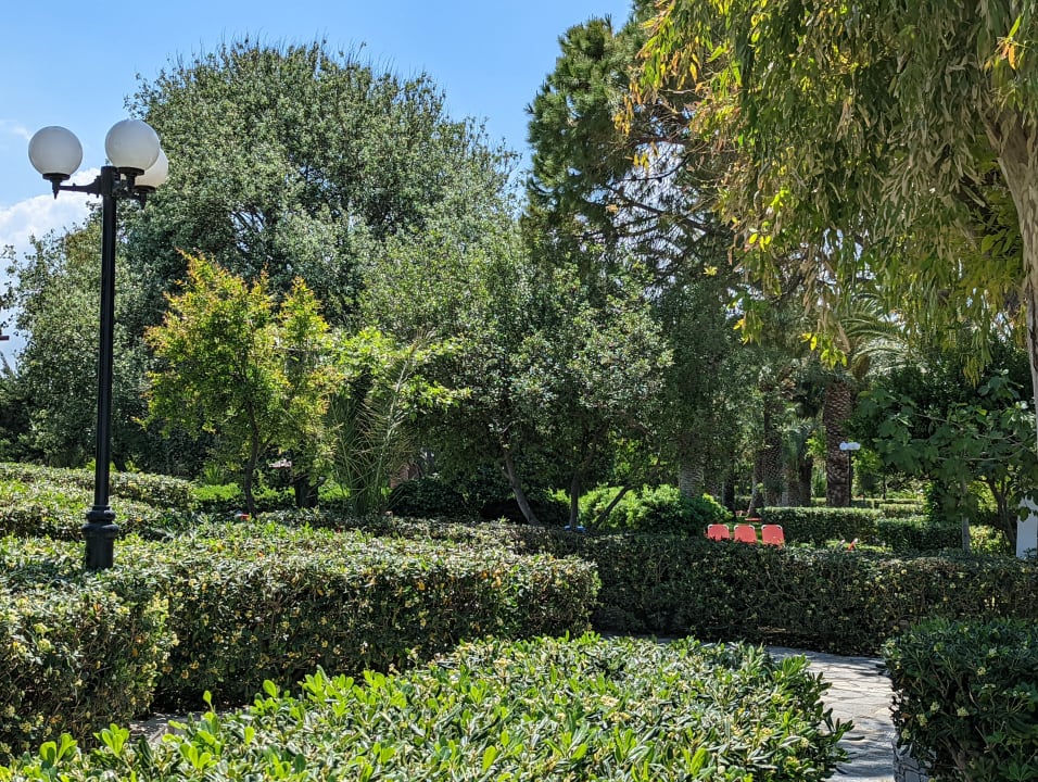Gartenanlage Apollonia Beach Resort & Spa