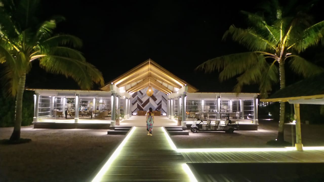 Lobby NH Collection Maldives Havodda Resort