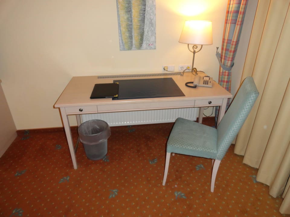 Blick ins Standardzimmer Hotel Ampervilla