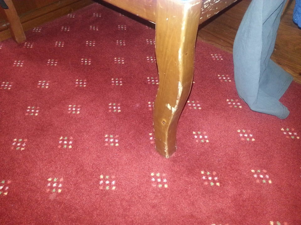 Ramponierte alte Möbel Hotel Das Ludwig