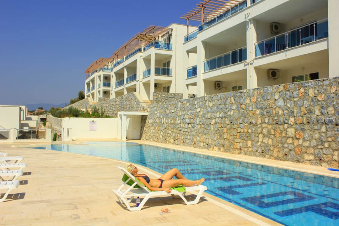 Large swimming pool Flipflops Meltemi Apartments