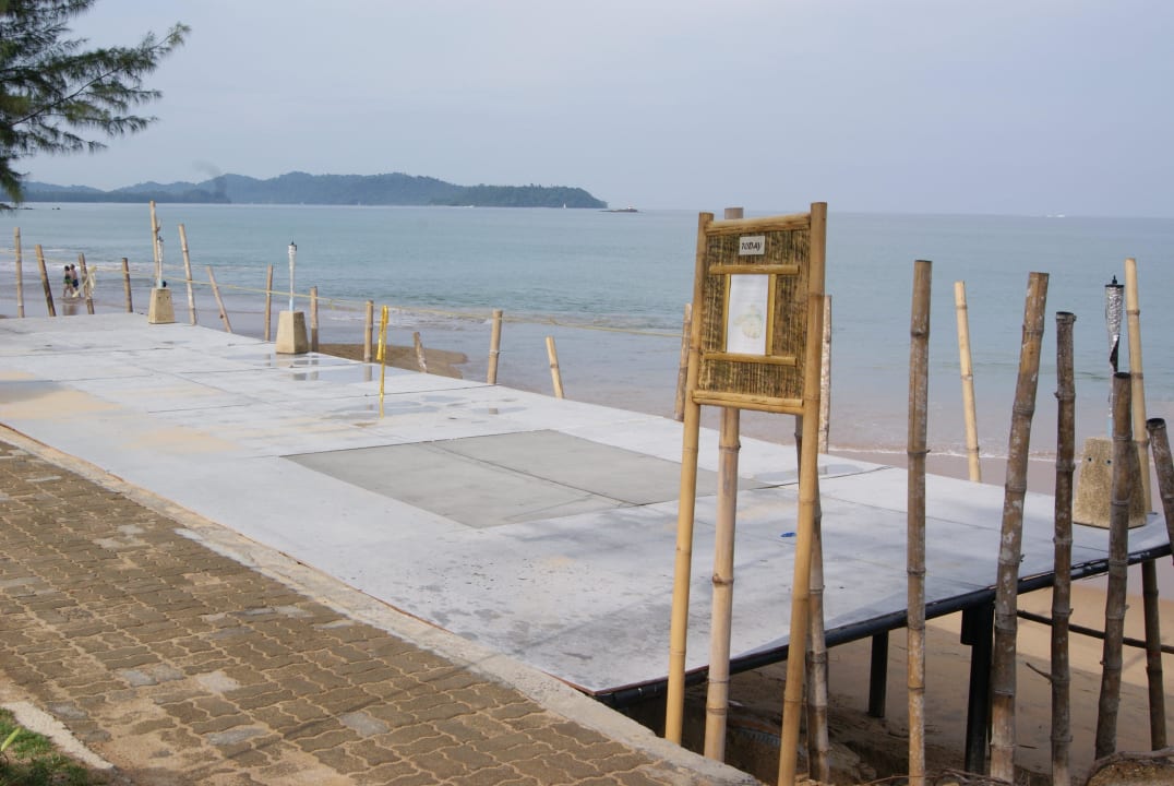 Gesperrte Sonnenterrasse Hive Khaolak Beach Resort