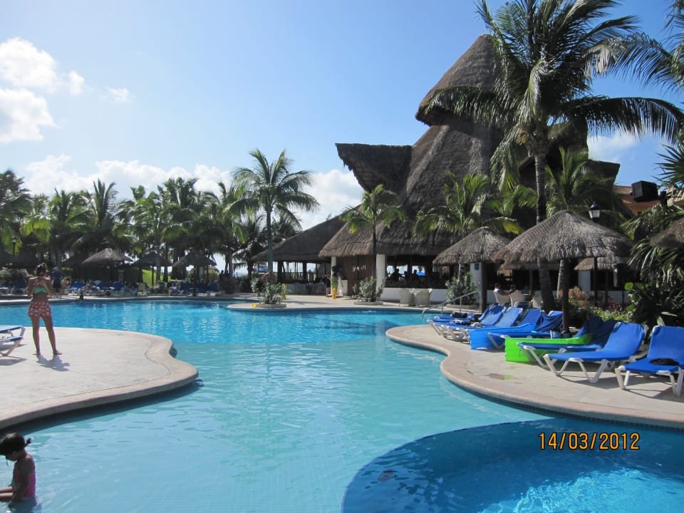 Hauptpool  Sandos Playacar Beach Resort