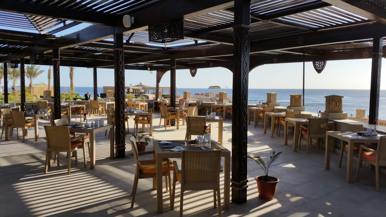 Gastro Rohanou Beach Resort