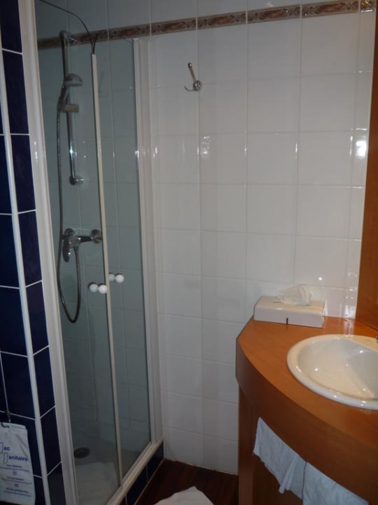 Badezimmer mit Dusche Hotel La Voile D'or