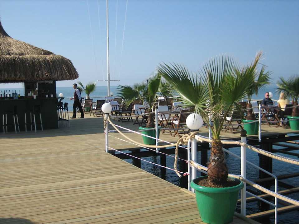Neur Steg mit Bar Hotel Delphin Diva