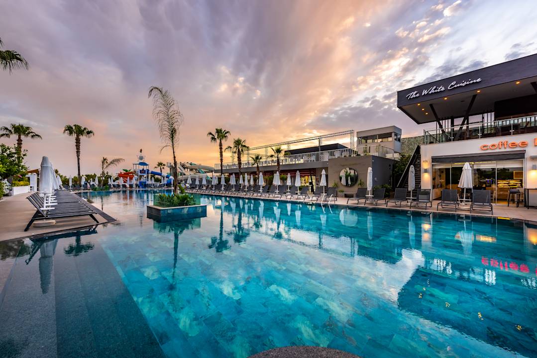 Pool White City Resort Hotel
