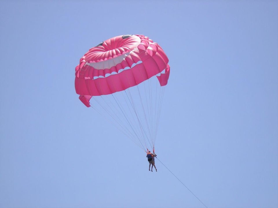 Parasailing am Hotelstrand Hotel Orfeus Park