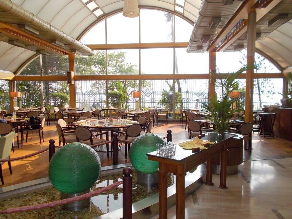 Schönes Restaurant The Gateway Hotel Marine Drive Ernakulam