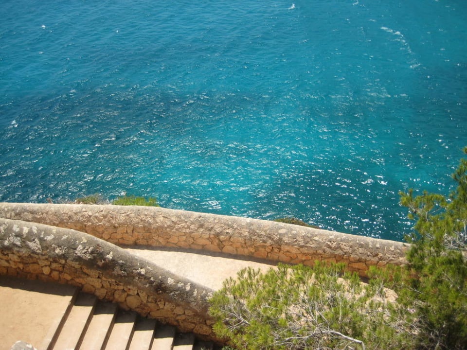 Treppe zum Strand blau punta reina