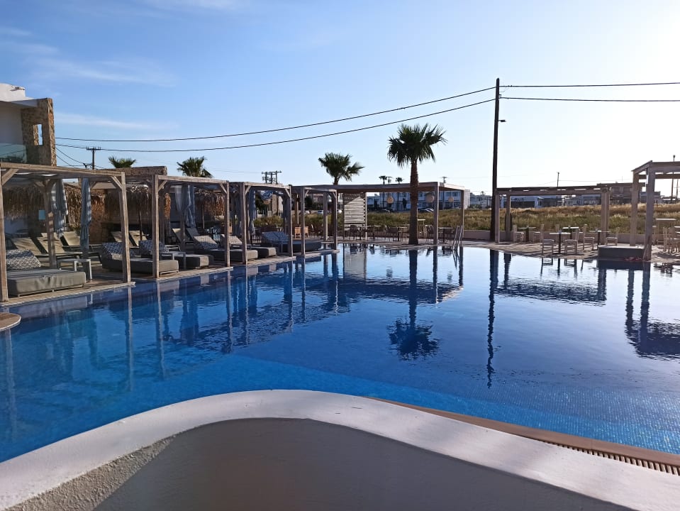 Pool Sunshine Hotel