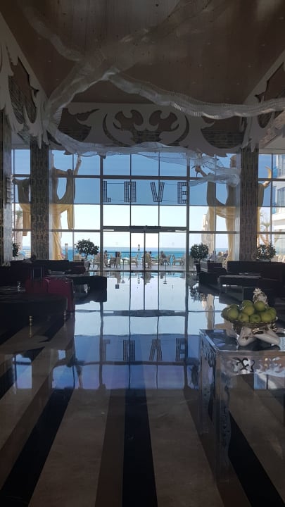 Lobby Azura Deluxe Resort & Spa Hotel