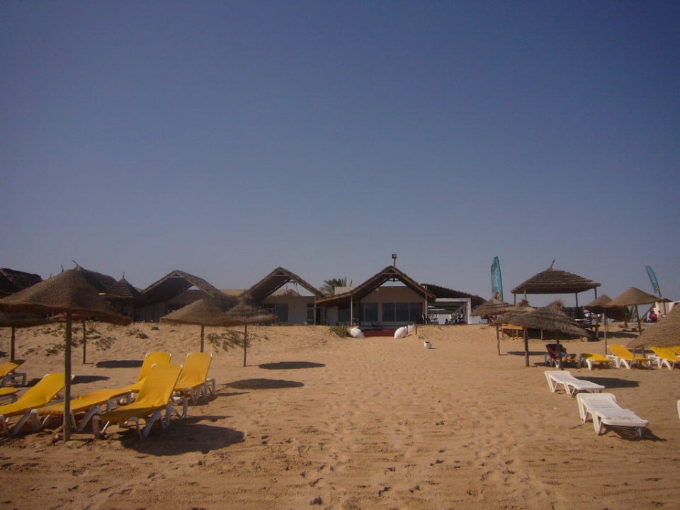 Blick vom Meer richtung Hotel Hotel Henry Village