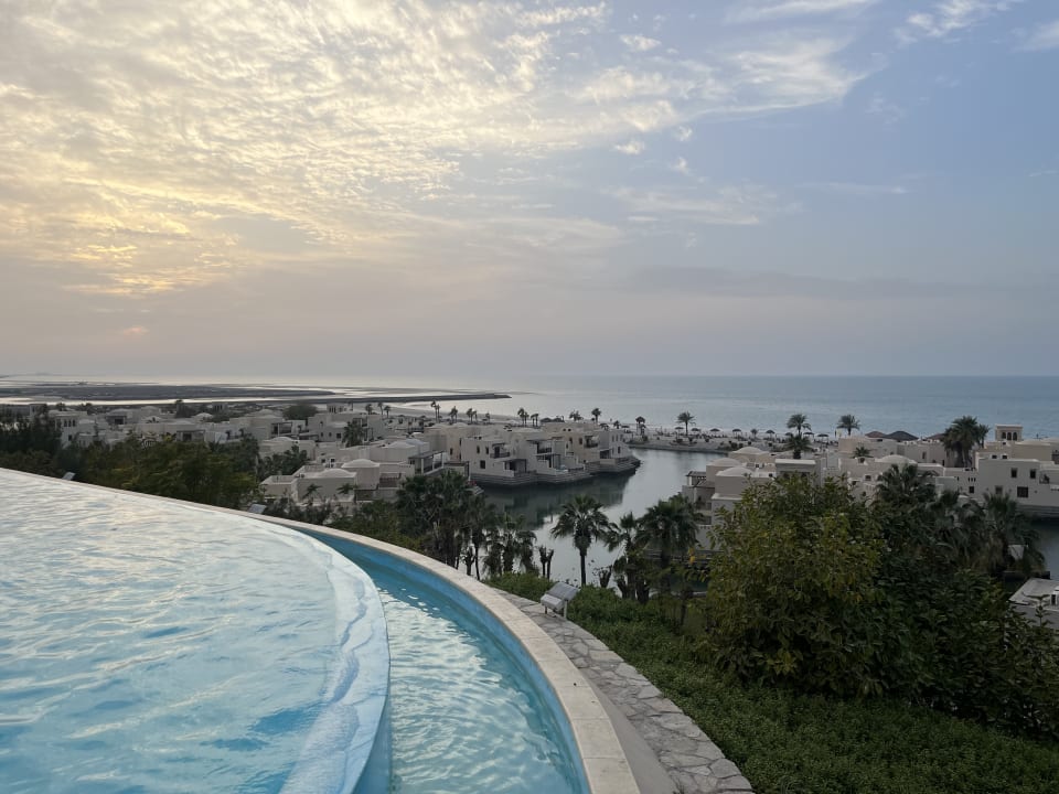 Pool The Cove Rotana Resort