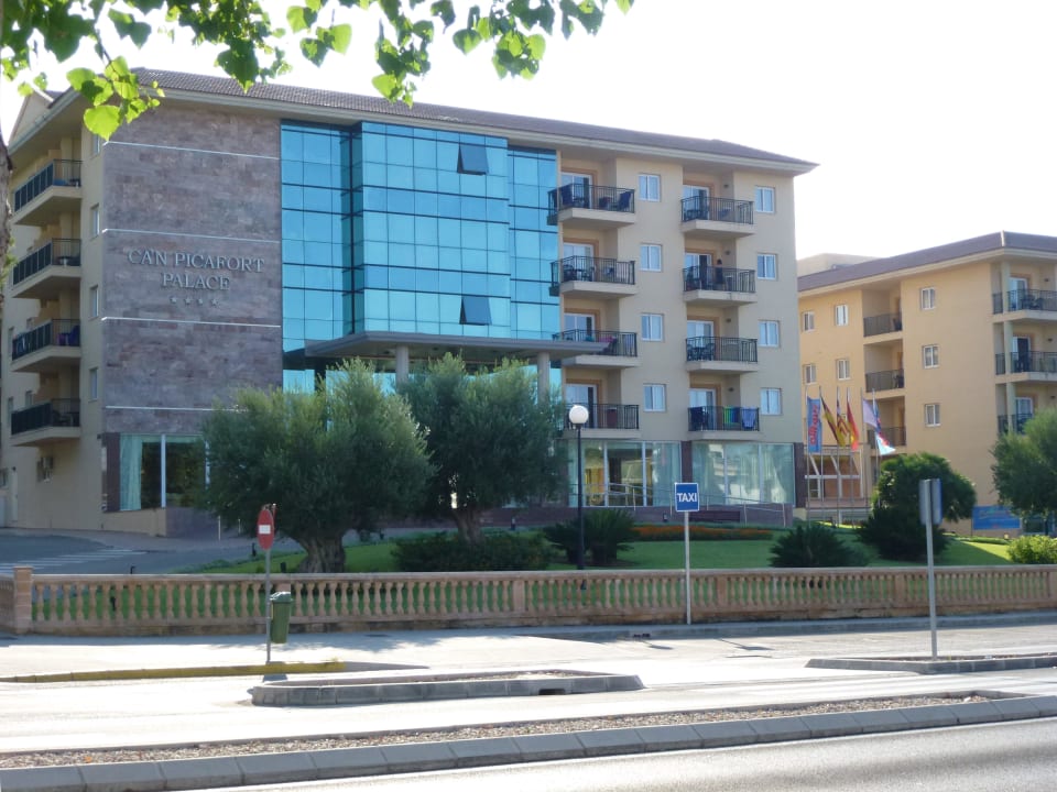 Hotelansicht vorne Aparthotel Can Picafort Palace
