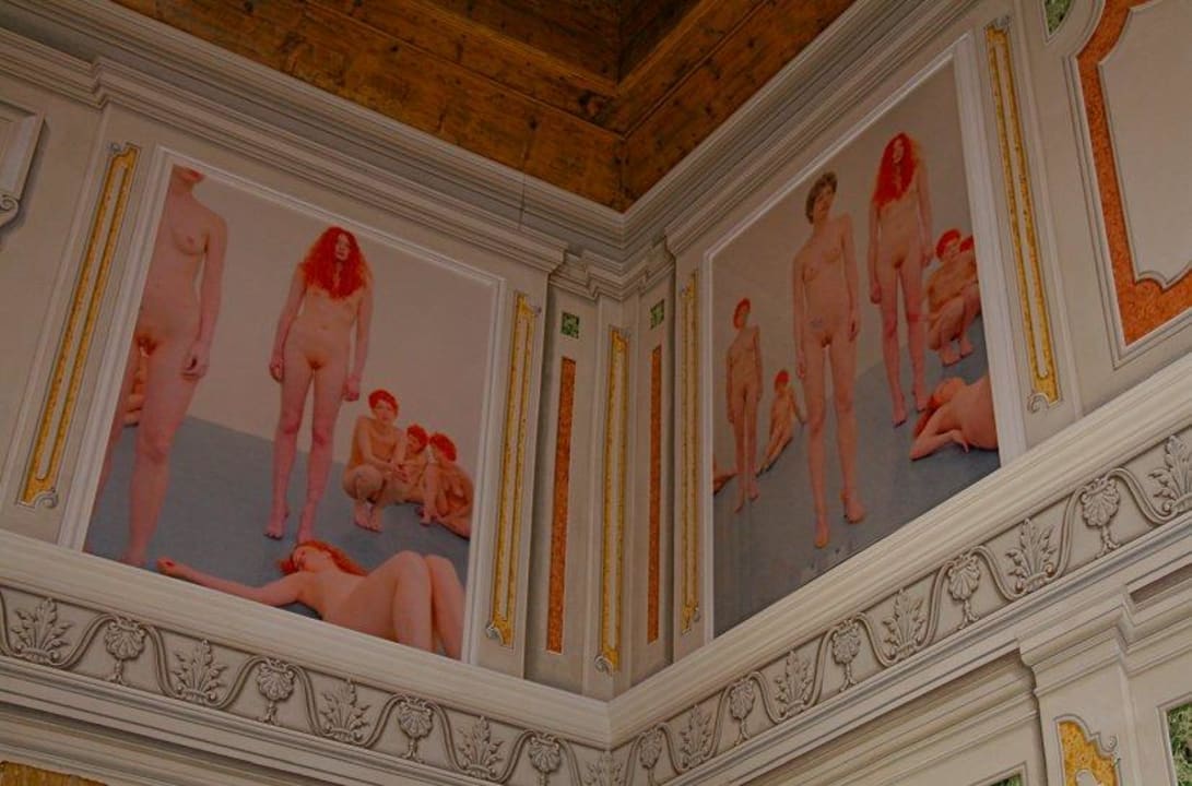 Wand- und Deckenornamente in der Hotelhalle Byblos Art Hotel Villa Amista