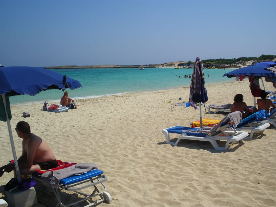 Sauberer Sandstrand Asterias Beach