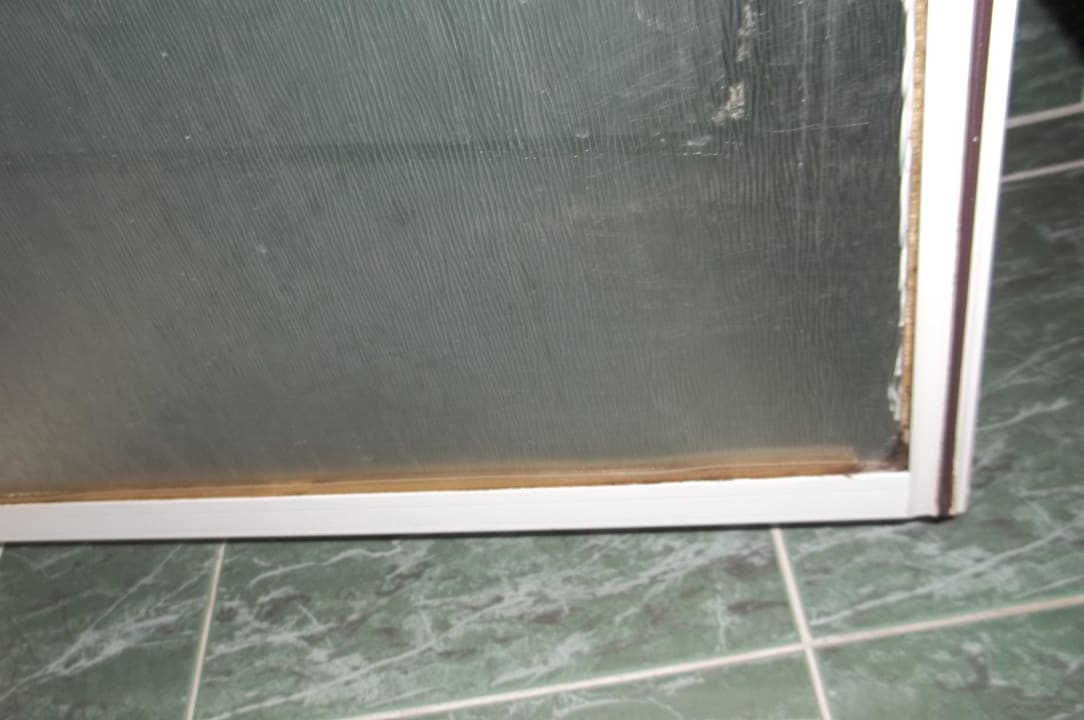 Duschkabine im Zimmer 301 Hotel Royal Garden Beach