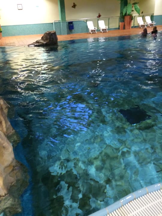 Oberstes Becken (fehlende Fliesen) Hotel Sonnenhügel