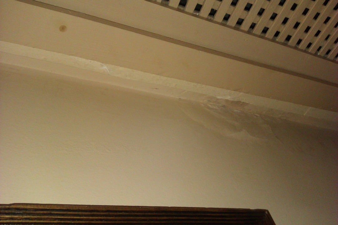 Kaputte Decke Hotel African Queen