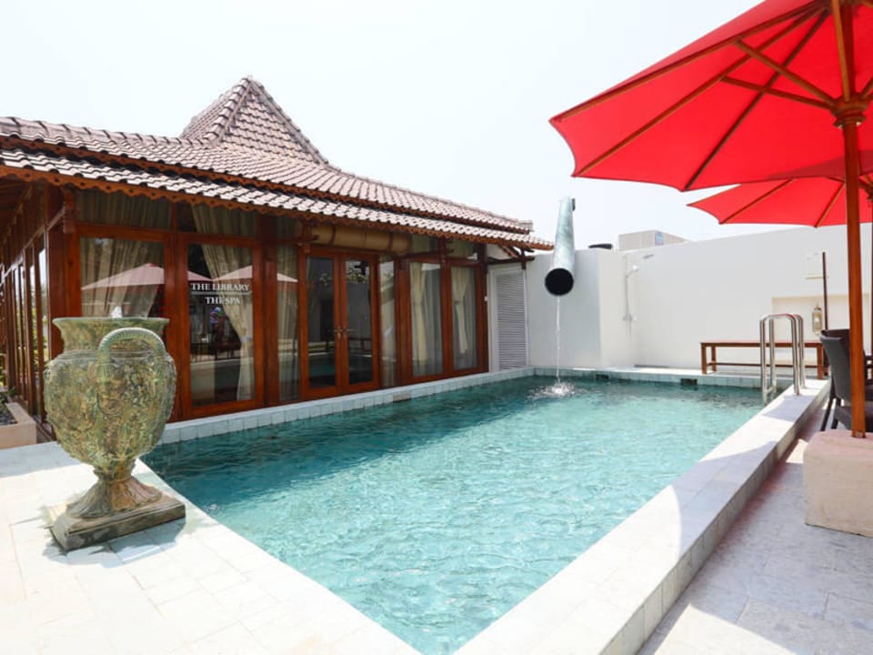 Dipping Pool by the Library Spa The Settlement Hotel