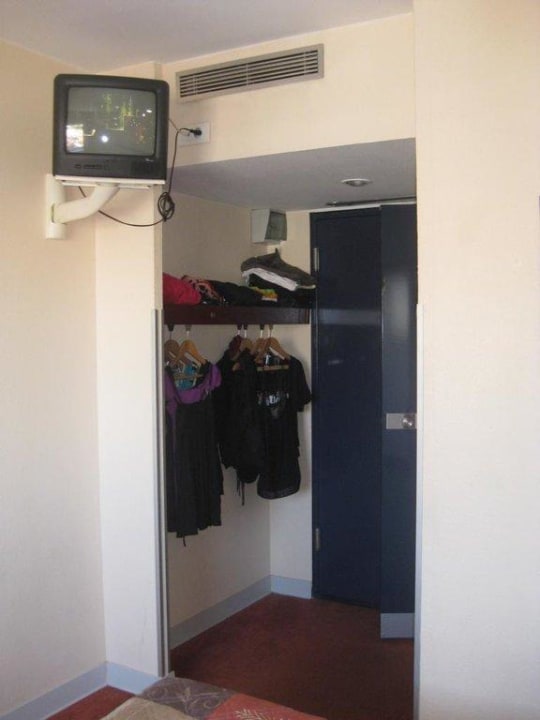 Garderobe / "Schrank" Inter-hotel Parc des Expositions
