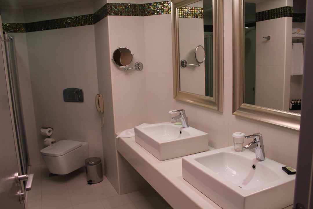 Bad Atrium Platinum Luxury Resort Hotel & Spa