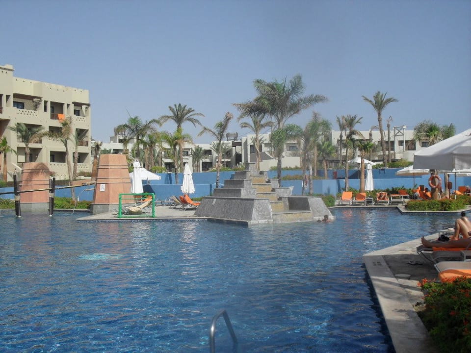 Часть бассейна Pickalbatros Oasis Hotel - Port Ghalib