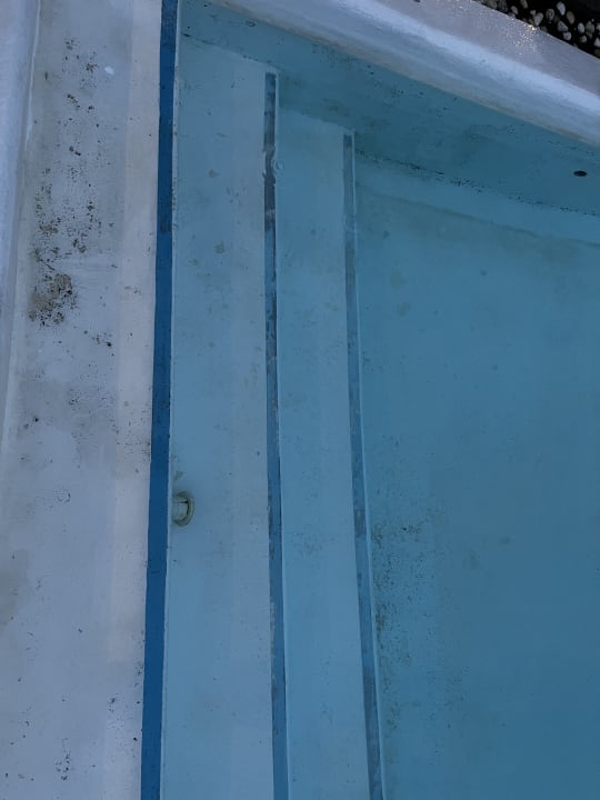 Pool Le Peninsula Bay Beach Resort & Spa