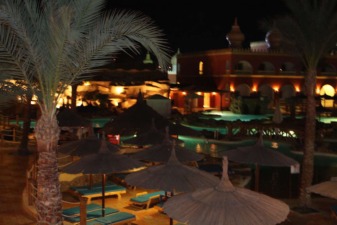Вид на бассейн Pickalbatros Alf Leila Wa Leila Resort - Neverland Hurghada