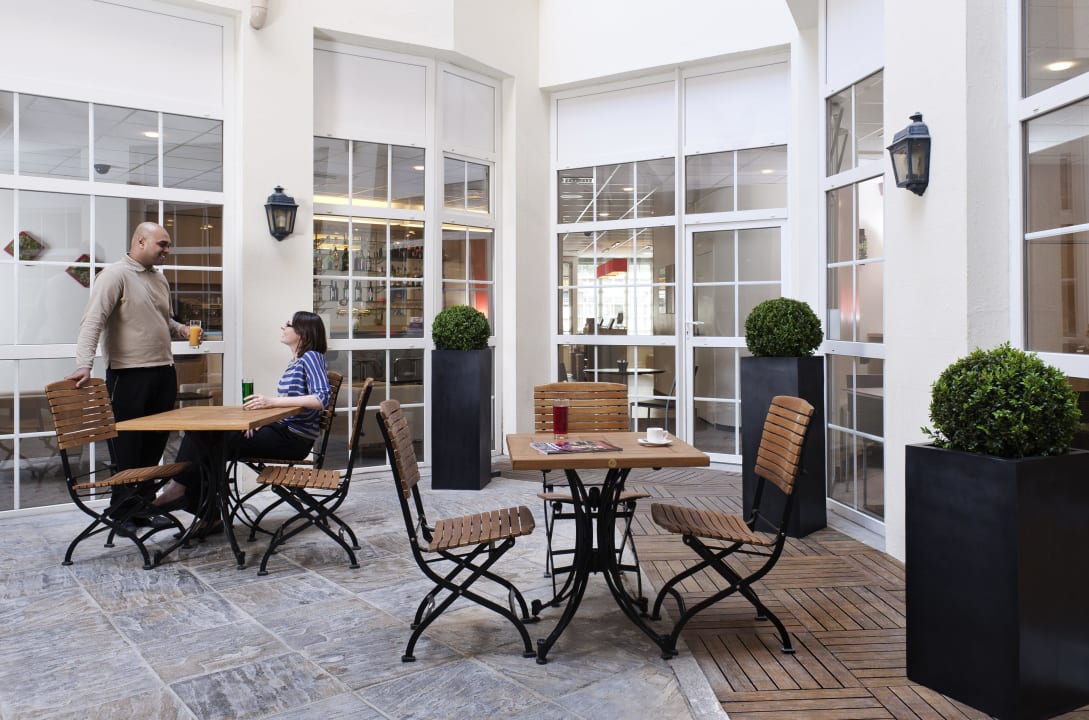 Patio ibis Hotel Paris Ornano Montmartre Nord