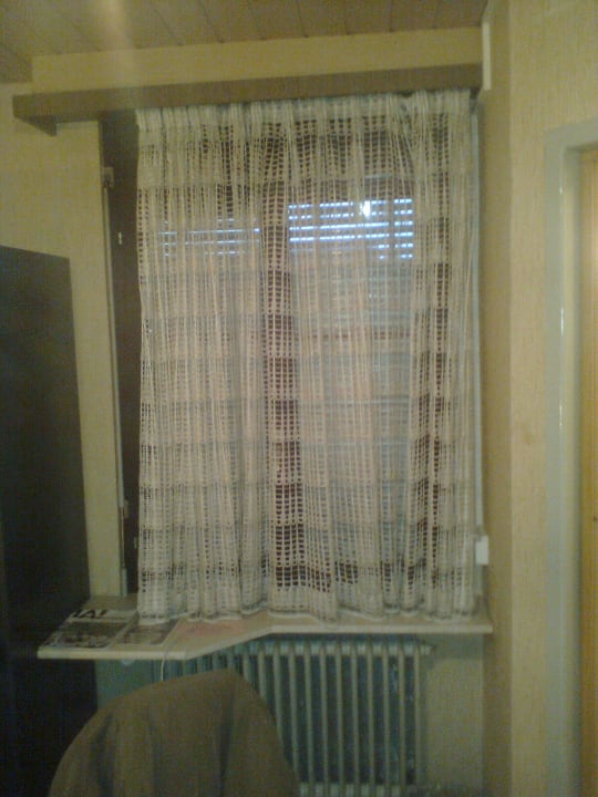 Gardinen aus grauer Vorzeit  Hotel Schiff