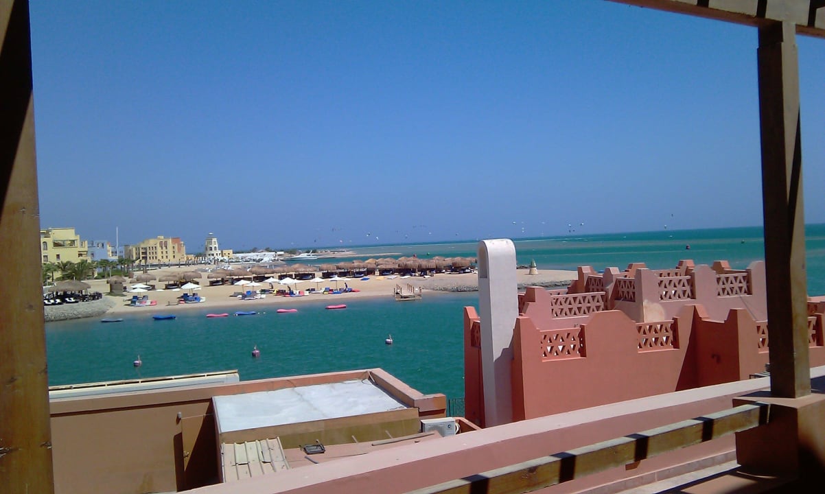 Blick vom Balkon auf Marinaeinfahrt und Meer Hotel Three Corners Ocean View prestige - Adults only