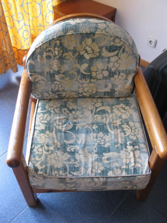 Sessel mit verschlissenem Polster Aparthotel Costa Mar